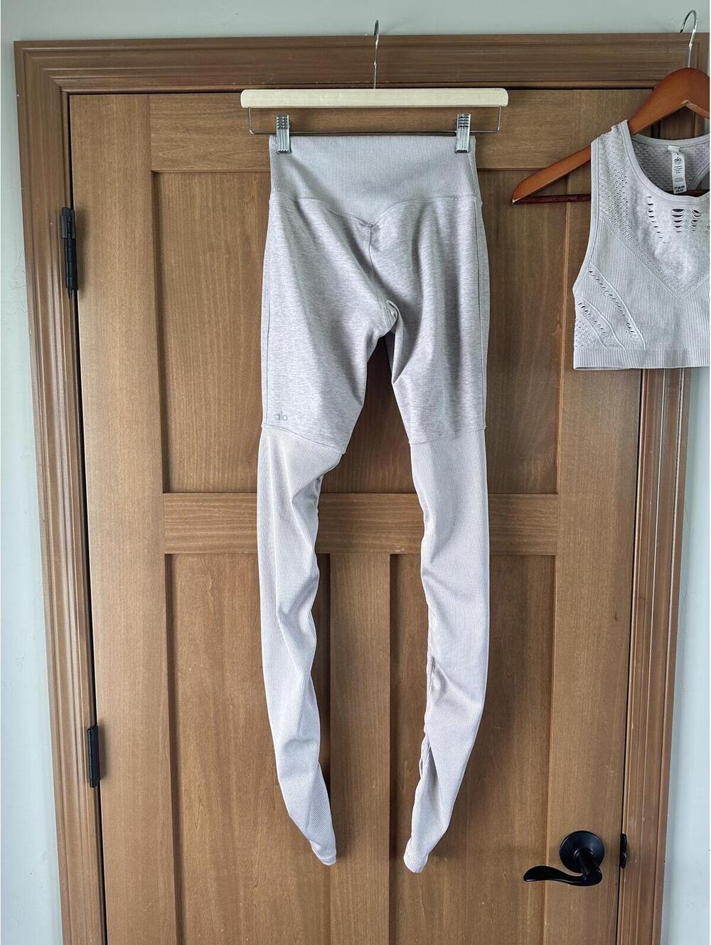 Alo Yoga 2-Piece Outfit: Goddess Leggings & Lark Crop Top Nectar Women’s Small - Picture 10 of 15